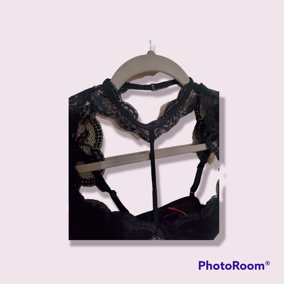 Lace Bra with a chocker detail - Picture 2 of 5